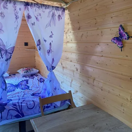 Camping La Roulotte Des Papillons Avec Corbelin