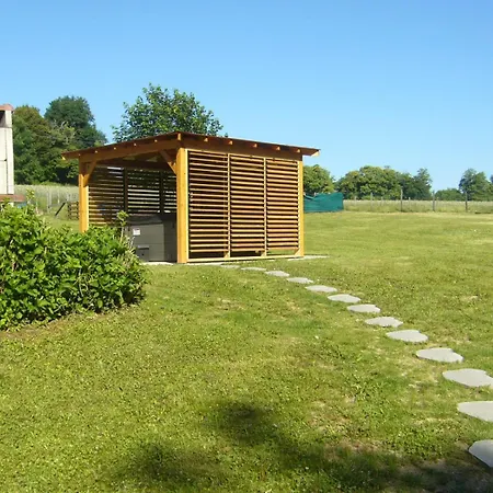 Camping La Roulotte Des Papillons Avec