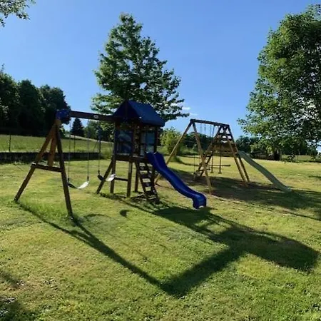 La Roulotte Des Papillons Avec Camping *
